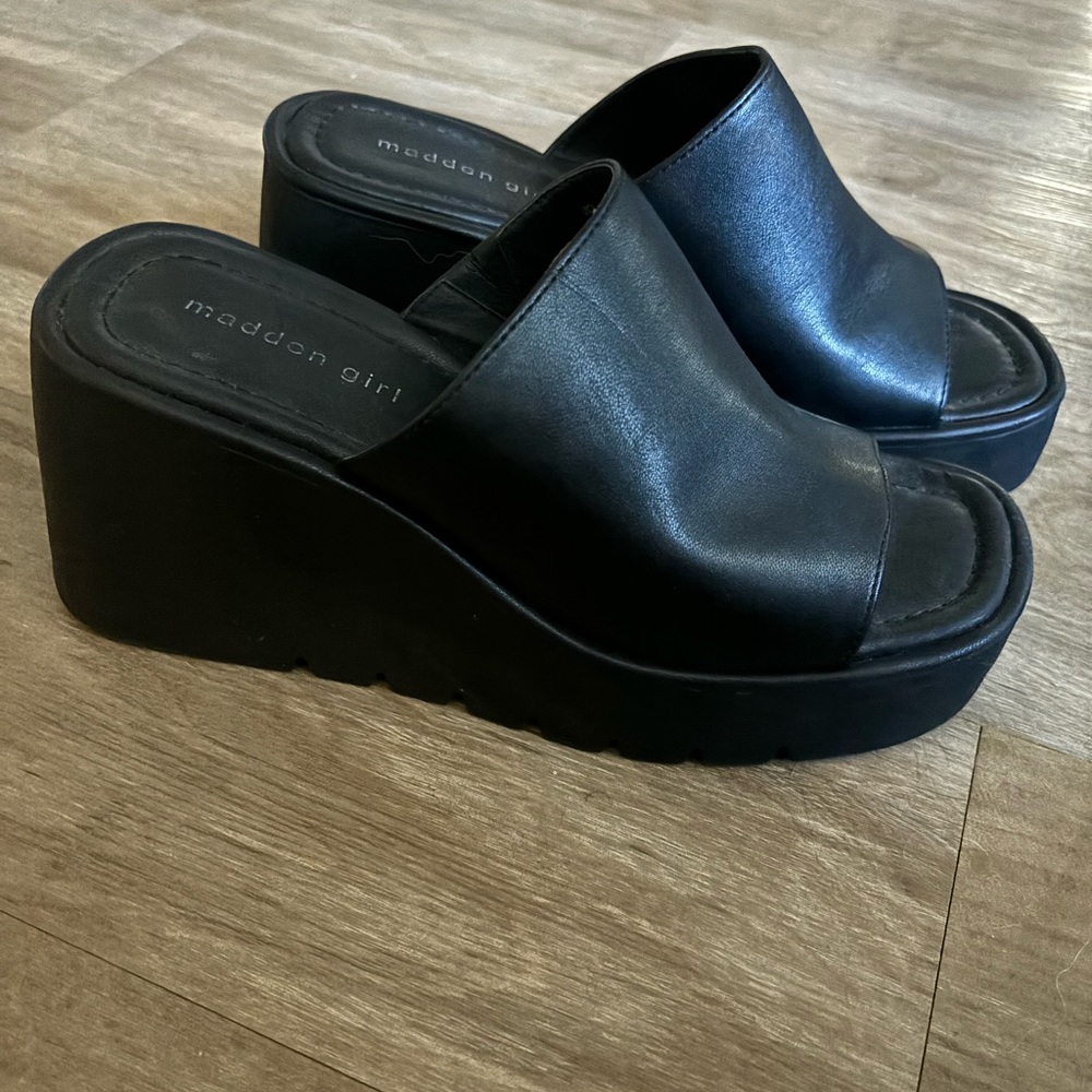 Madden Girl Black wedges
